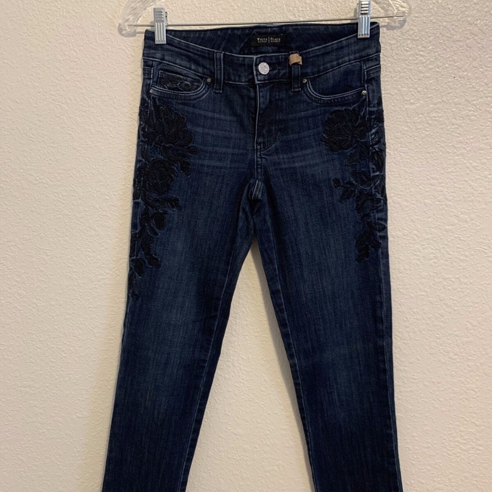 White House Black Market Denim w/ Black Floral Appliqué Jean Pant Womans Reg 00